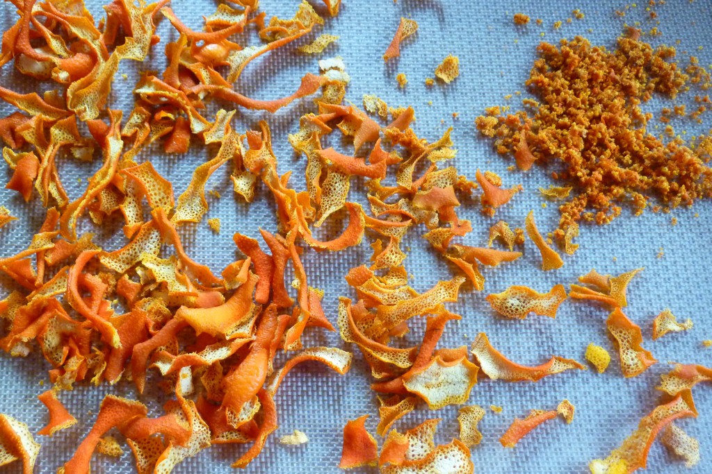 Zestes d'oranges séchés et torréfiés, prêts à être moulus finement